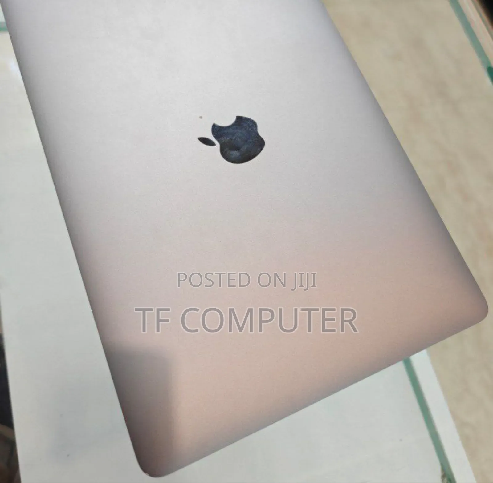 New Laptop Apple MacBook Pro 2022 M2 8GB Apple M2 SSD 256GB
