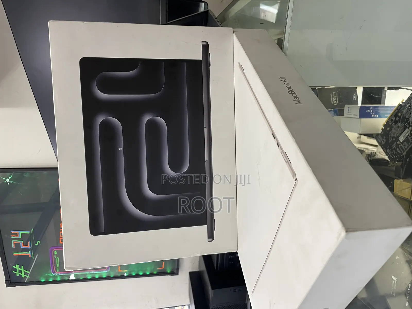 New Laptop Apple MacBook Pro 2024 M4 14-Inch 16GB Apple M4 SSD 500GB