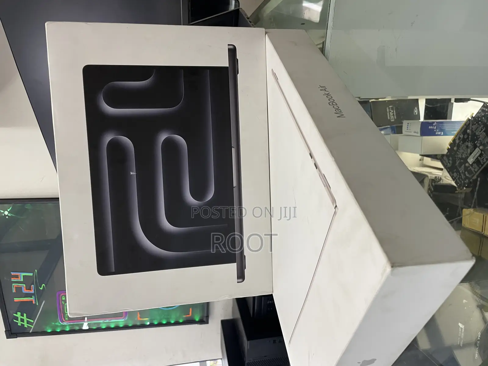 New Laptop Apple MacBook Pro 2024 M4 14-Inch 16GB Apple M4 SSD 500GB