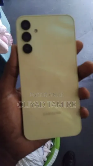 Photo - New Samsung Galaxy A15 256 GB Green