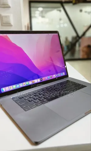 Photo - New Laptop Apple MacBook Pro 2017 16GB Intel Core I7 SSD 256GB