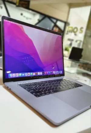 New Laptop Apple MacBook Pro 2017 16GB Intel Core I7 SSD 256GB