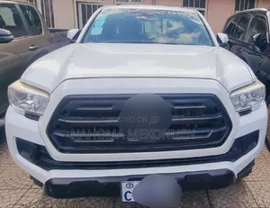 Photo - Toyota Tacoma 2019 White