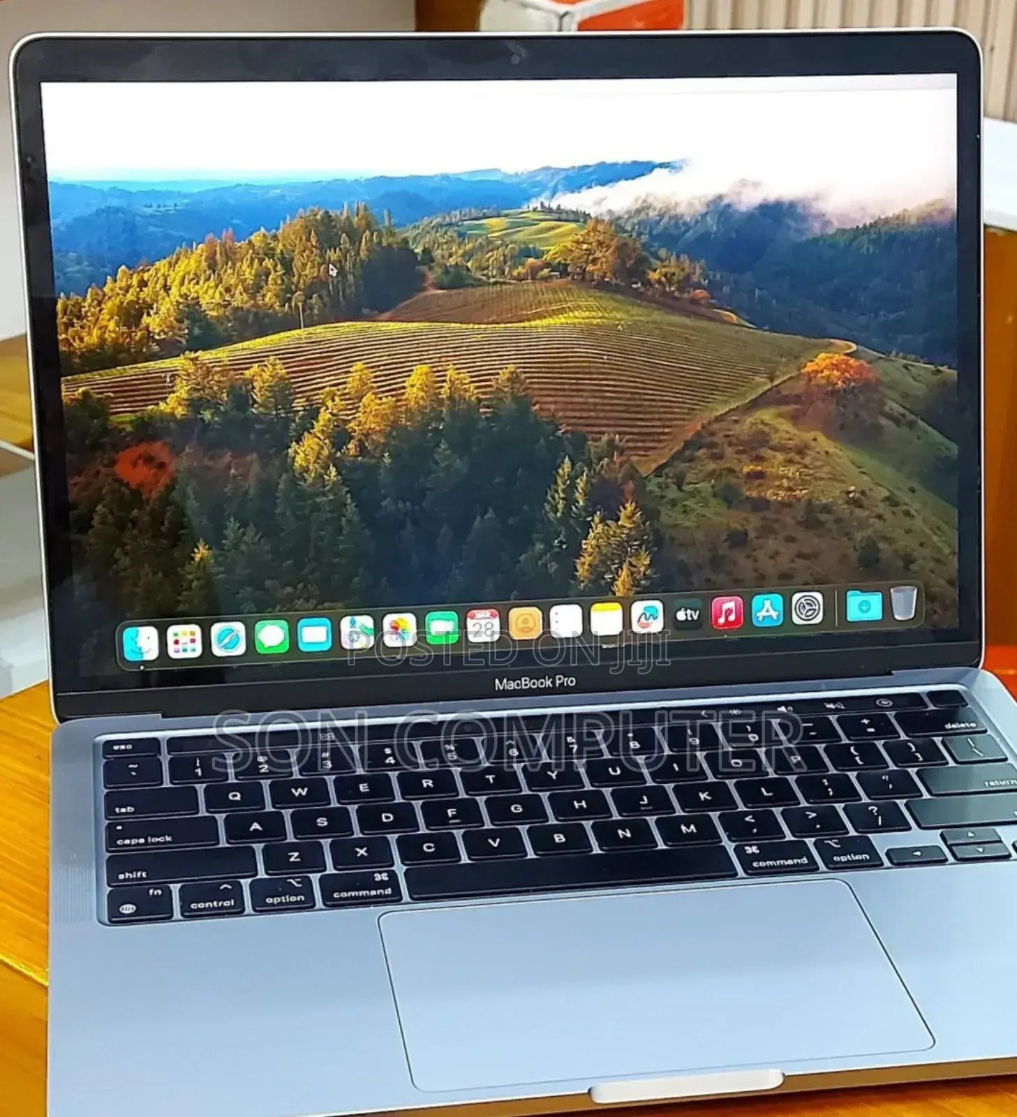 New Laptop Apple MacBook Pro 2022 M2 8GB Intel Core I7 SSD 256GB