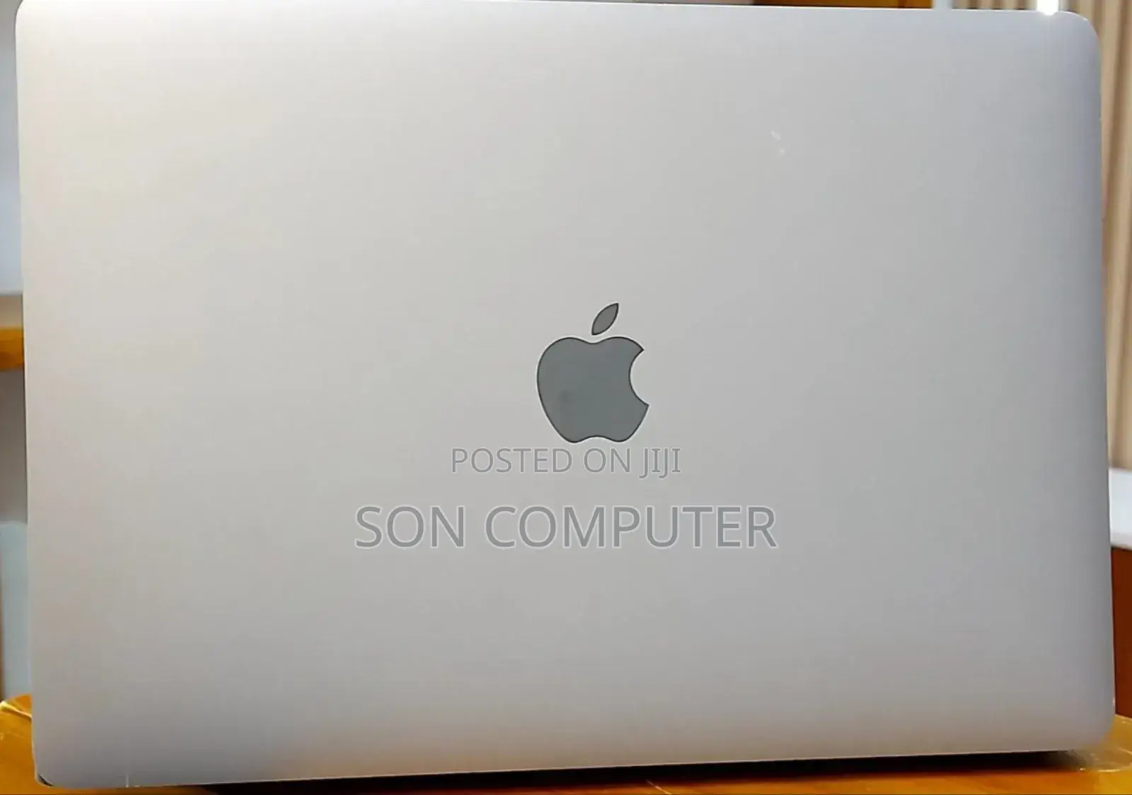 New Laptop Apple MacBook Pro 2022 M2 8GB Intel Core I7 SSD 256GB