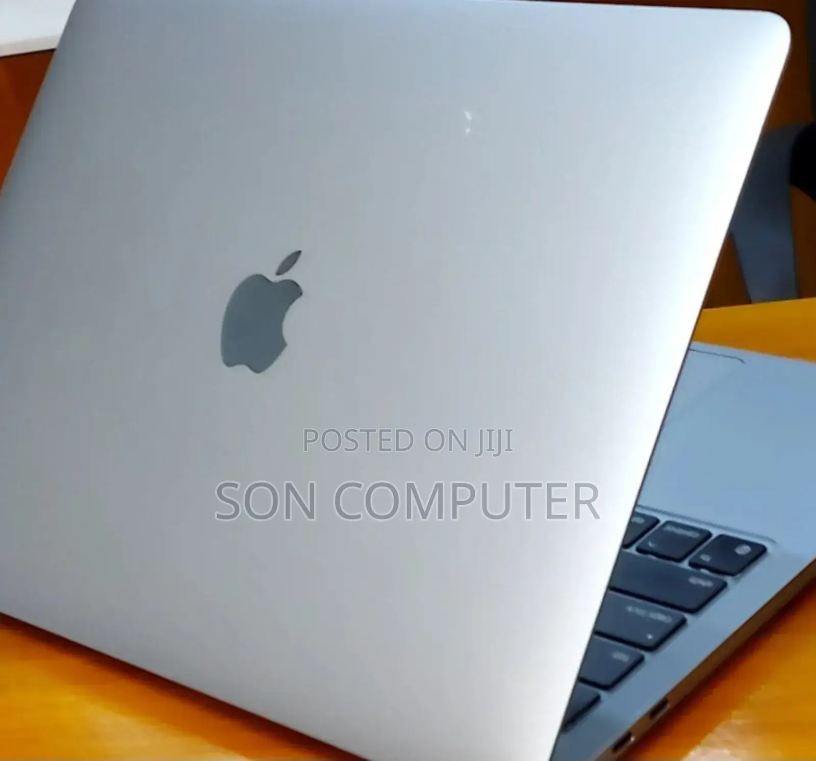 New Laptop Apple MacBook Pro 2022 M2 8GB Intel Core I7 SSD 256GB