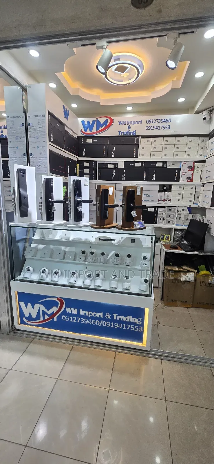 Shope For Ren Centeral Work Place