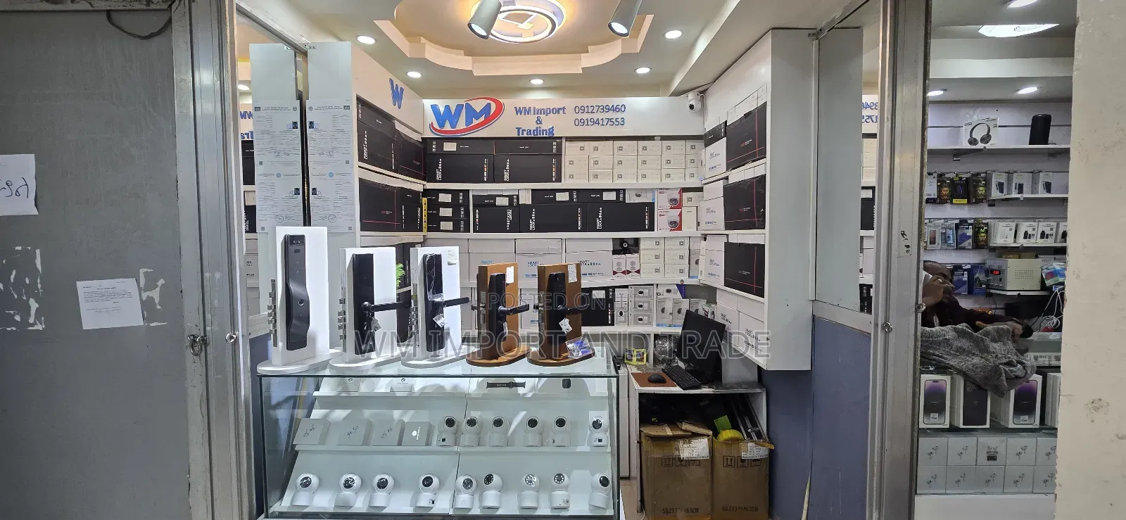 Shope For Ren Centeral Work Place