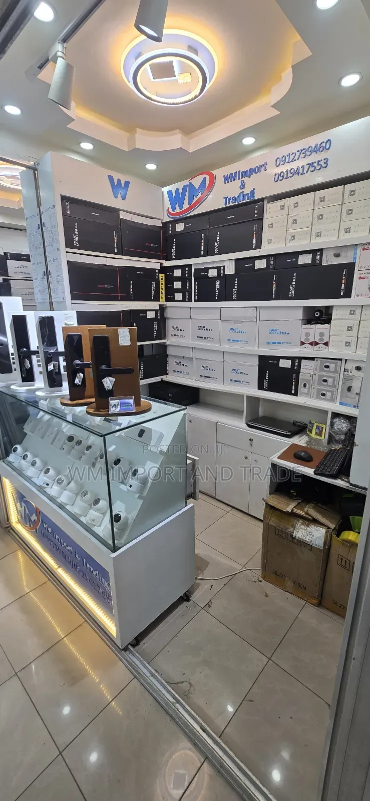 Shope For Ren Centeral Work Place