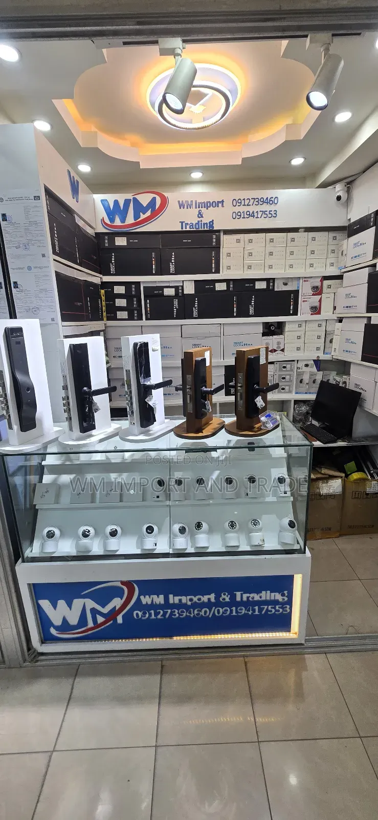 Shope For Ren Centeral Work Place