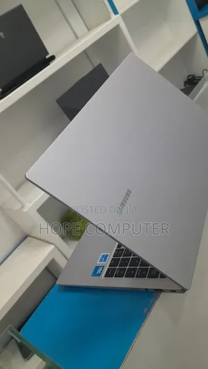 Photo - New Samsung Galaxy Book3 360 15 NP750QFG 16GB Intel Core I7 SSD 512GB