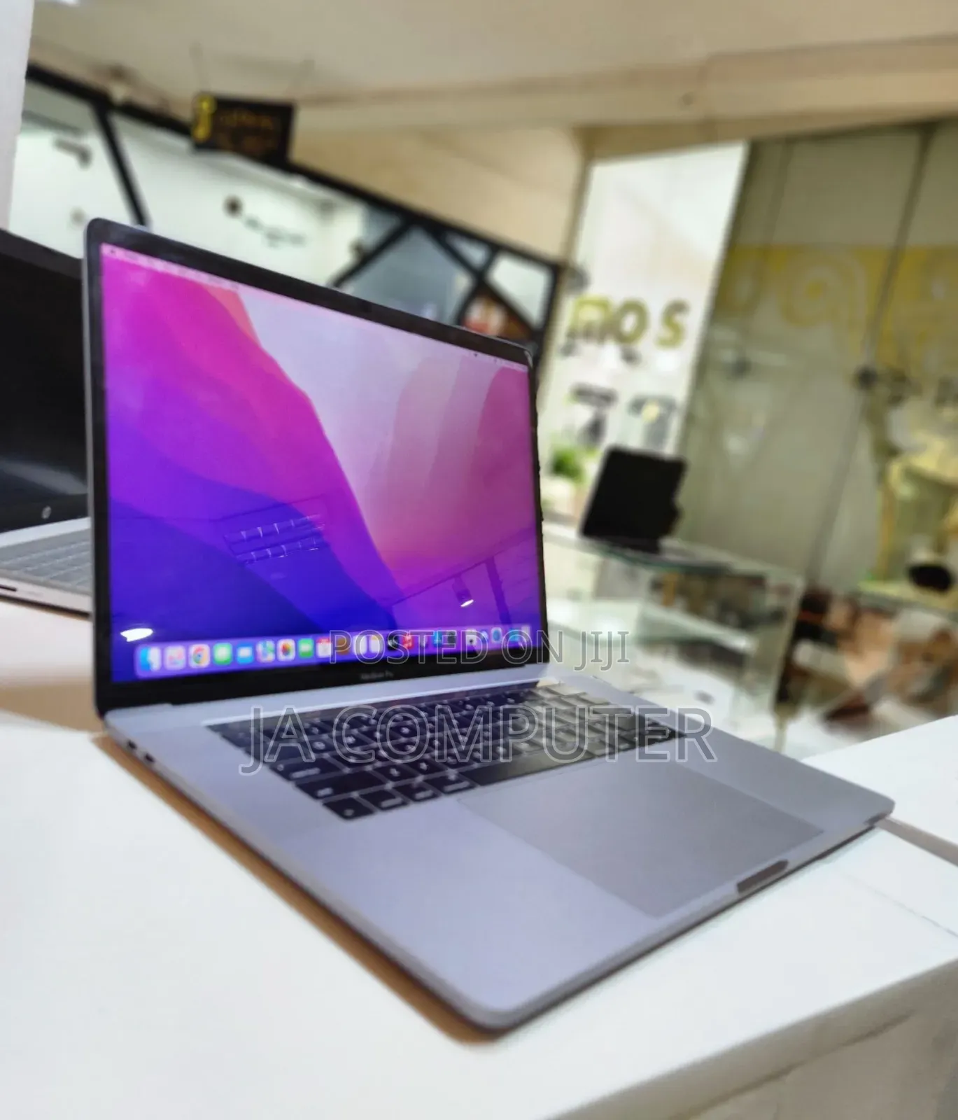 New Laptop Apple MacBook Pro 2017 16GB Intel Core I7 SSD 256GB