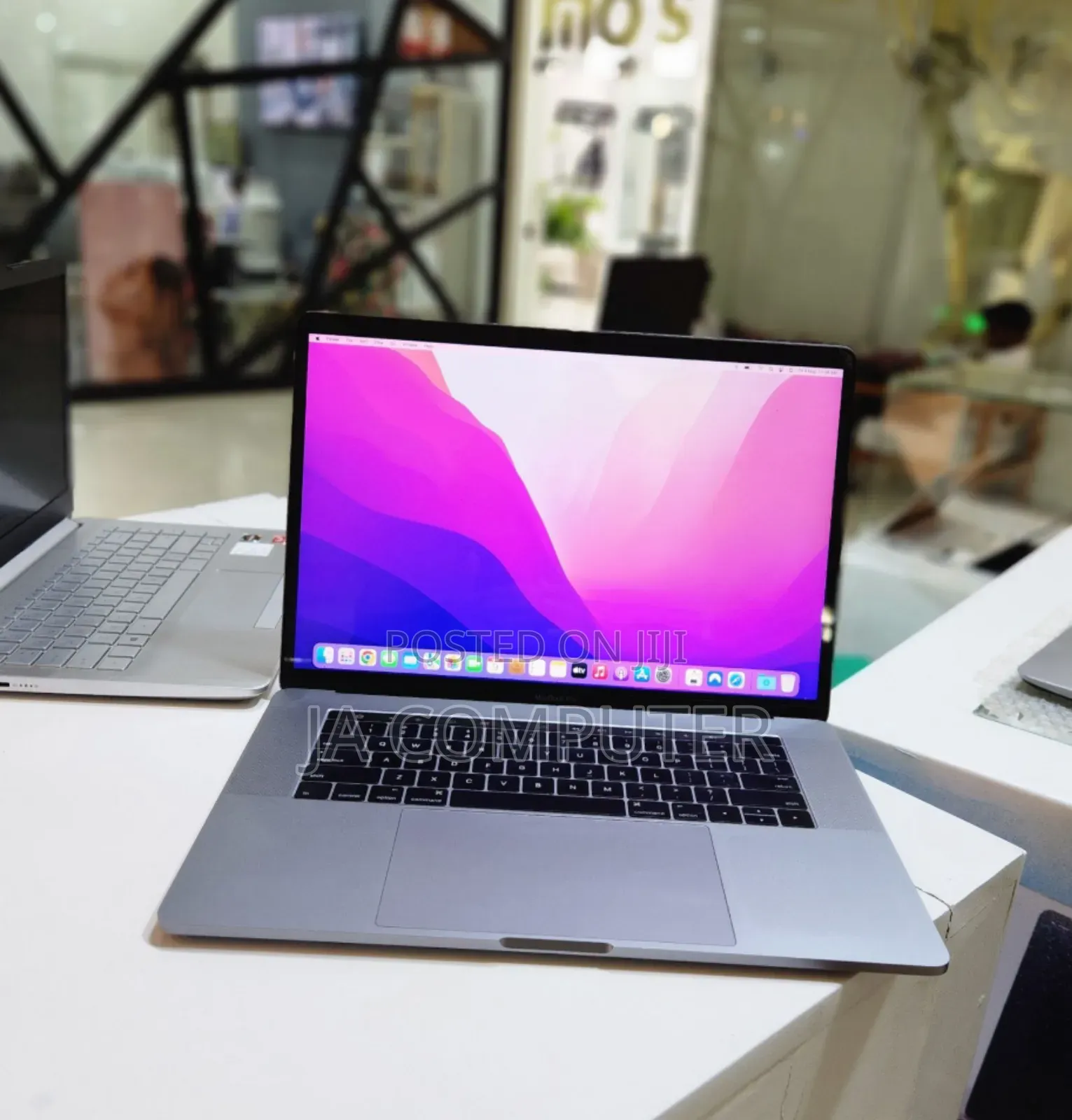 New Laptop Apple MacBook Pro 2017 16GB Intel Core I7 SSD 256GB