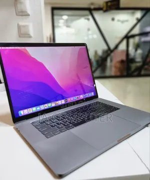 New Laptop Apple MacBook Pro 2017 16GB Intel Core I7 SSD 256GB