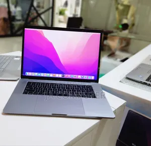 New Laptop Apple MacBook Pro 2017 16GB Intel Core I7 SSD 256GB
