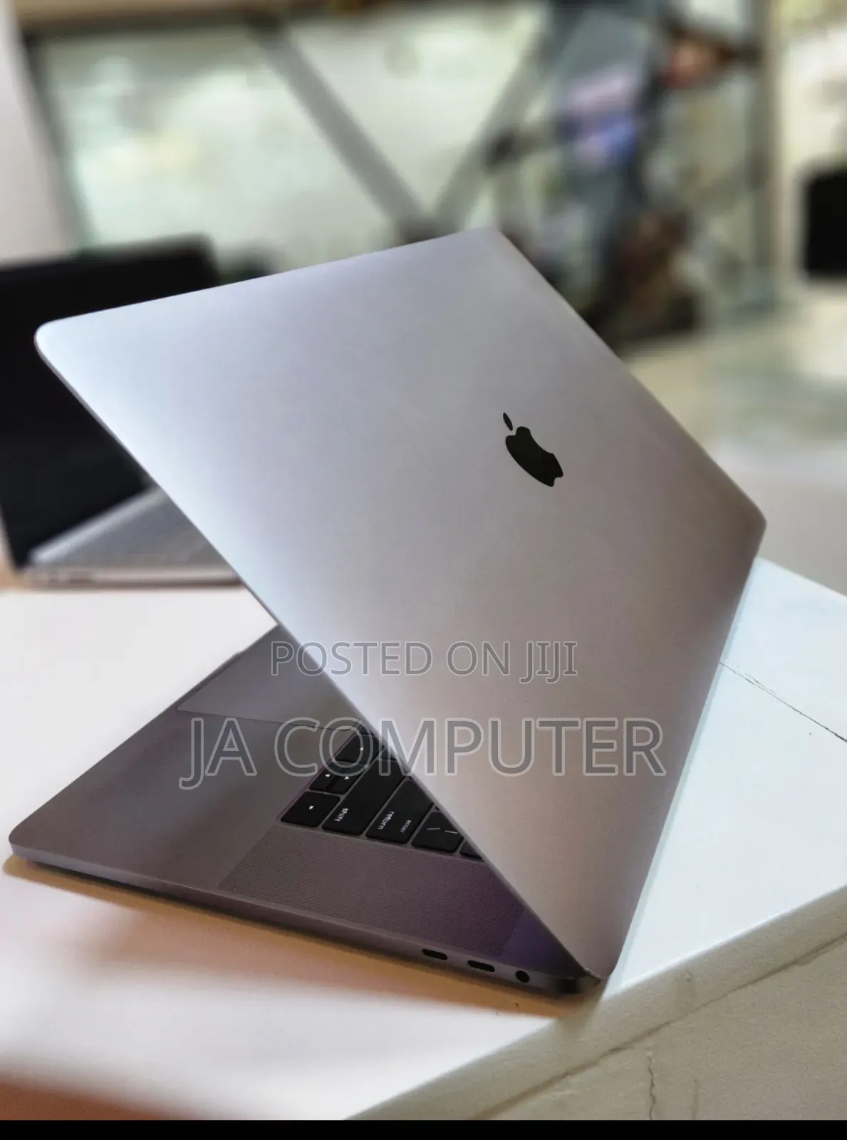 New Laptop Apple MacBook Pro 2017 16GB Intel Core I7 SSD 256GB