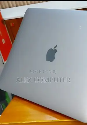 New Laptop Apple MacBook Pro 2022 M2 16GB Apple M2 SSD 256GB