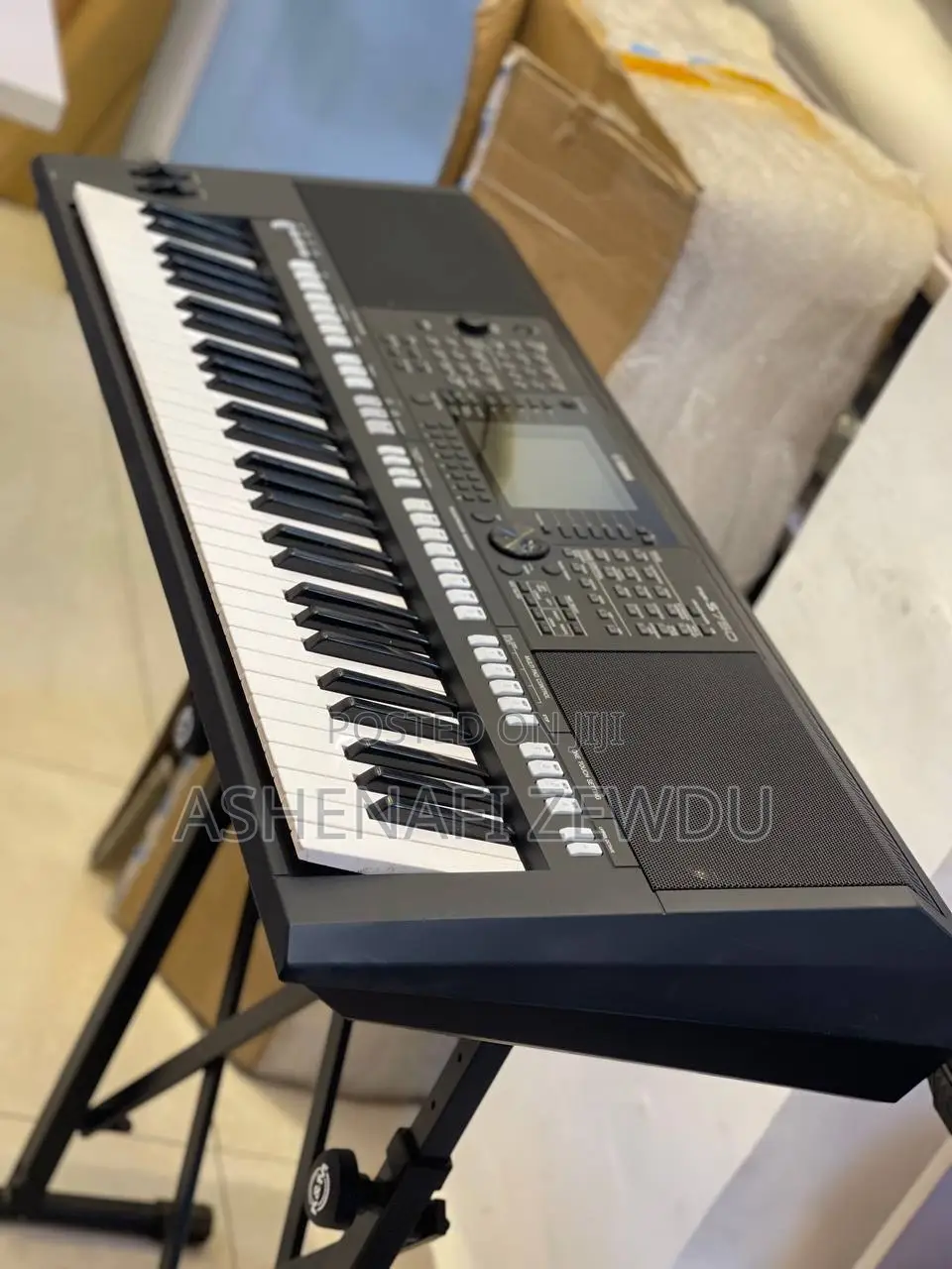 Yamaha Keyboard 750