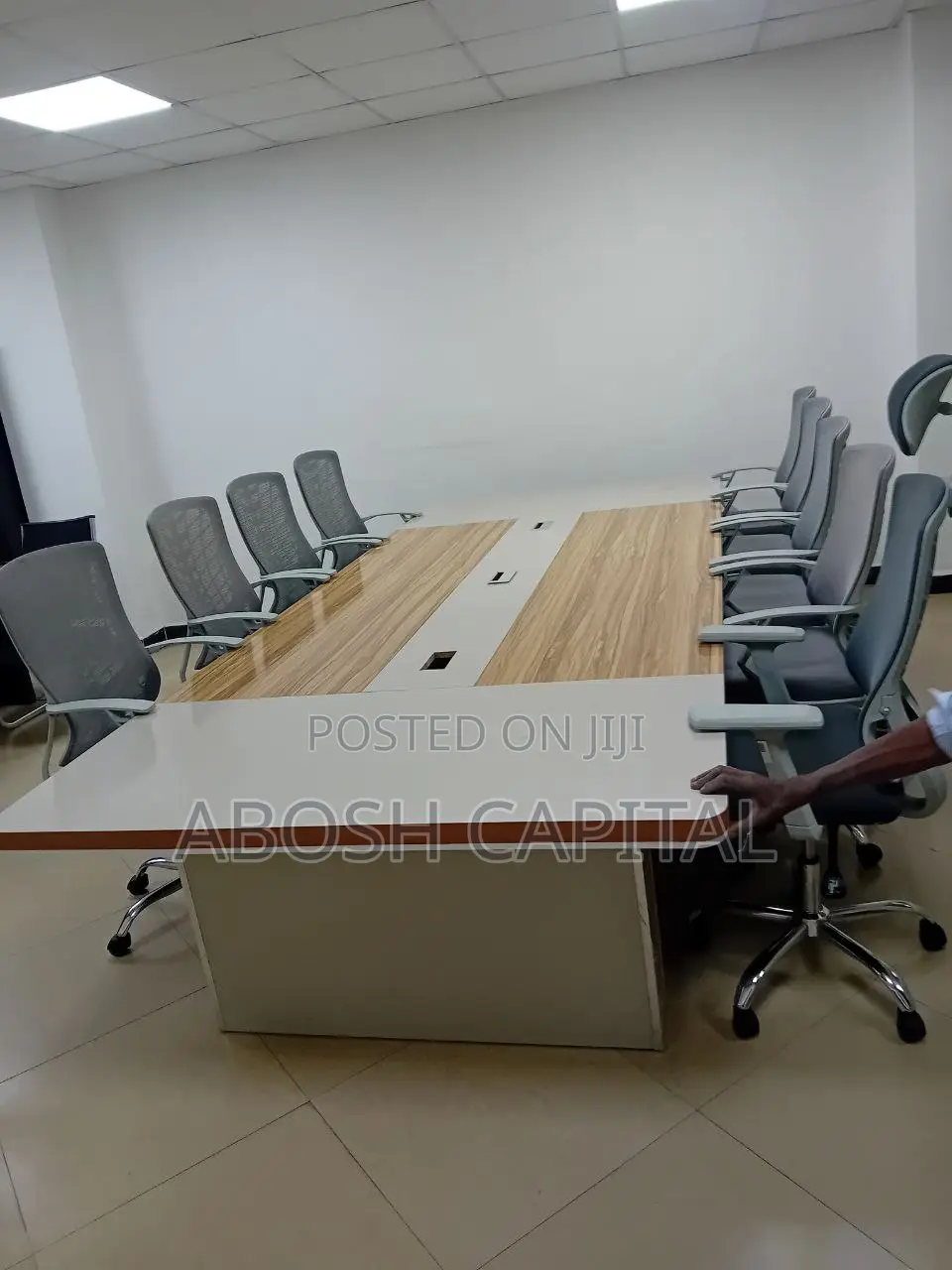 Conference Table / የመሰብሰቢያ ጠረጴዛ