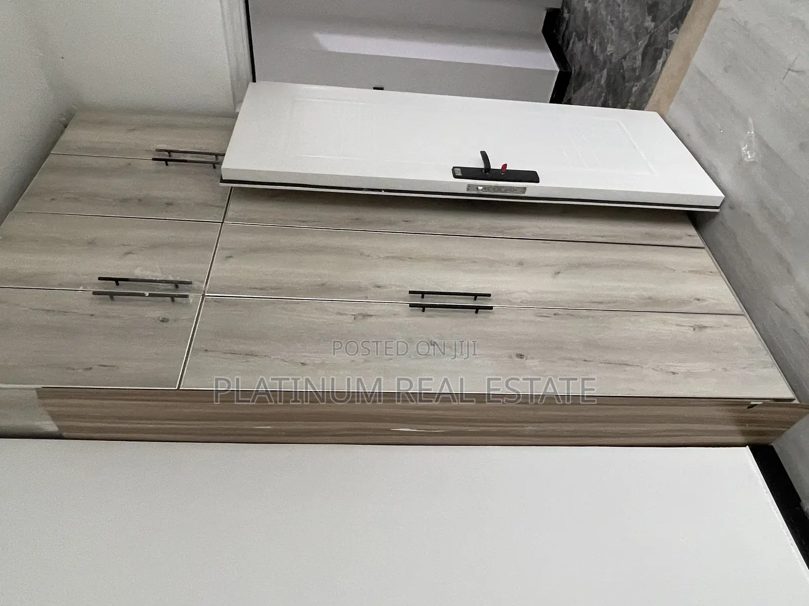 Furnished 3bdrm Apartment in First Real Estate, Nifas Silk-Lafto