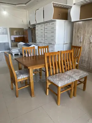 Dining Table (የምግብ ጠረጼዛ)