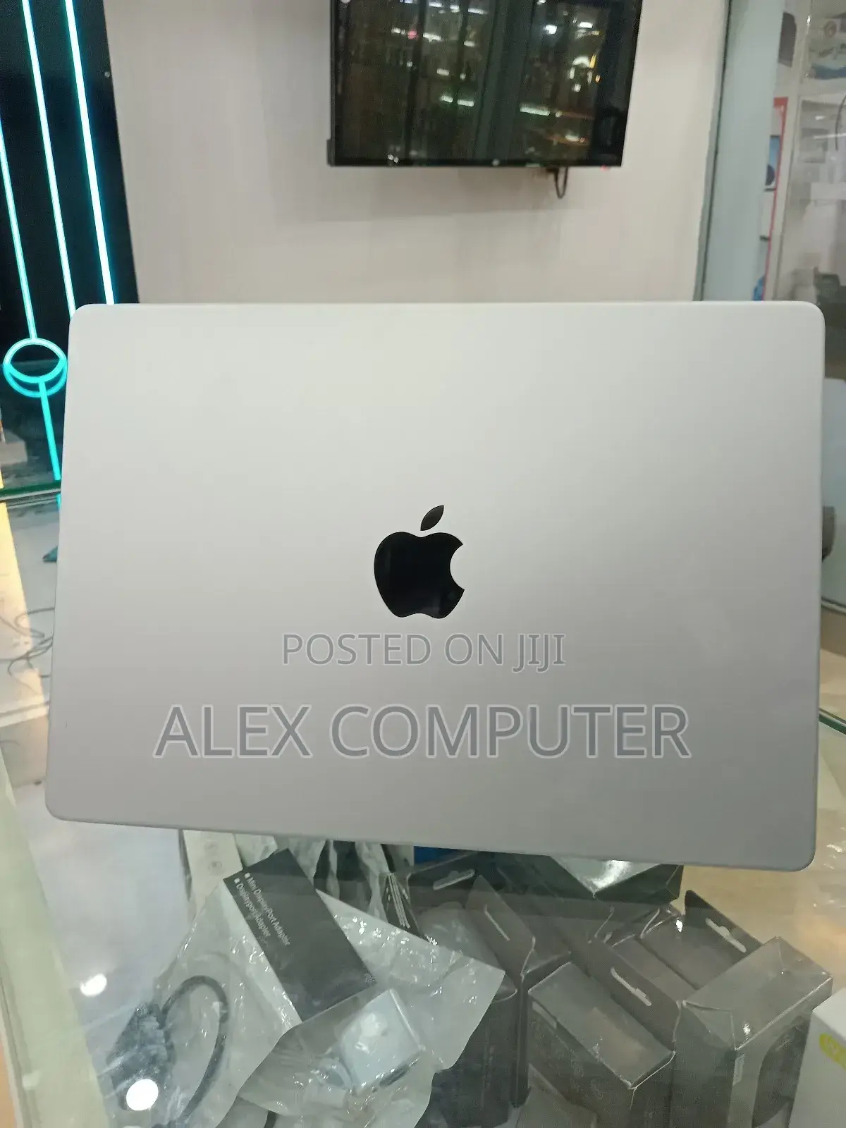 New Laptop Apple MacBook Pro 2023 M3 14-Inch 8GB Apple M3 SSD 512GB