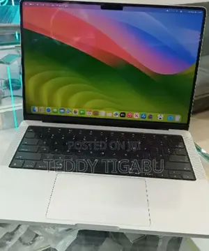 Photo - New Laptop Apple MacBook Pro 8GB Apple M3 SSD 512GB