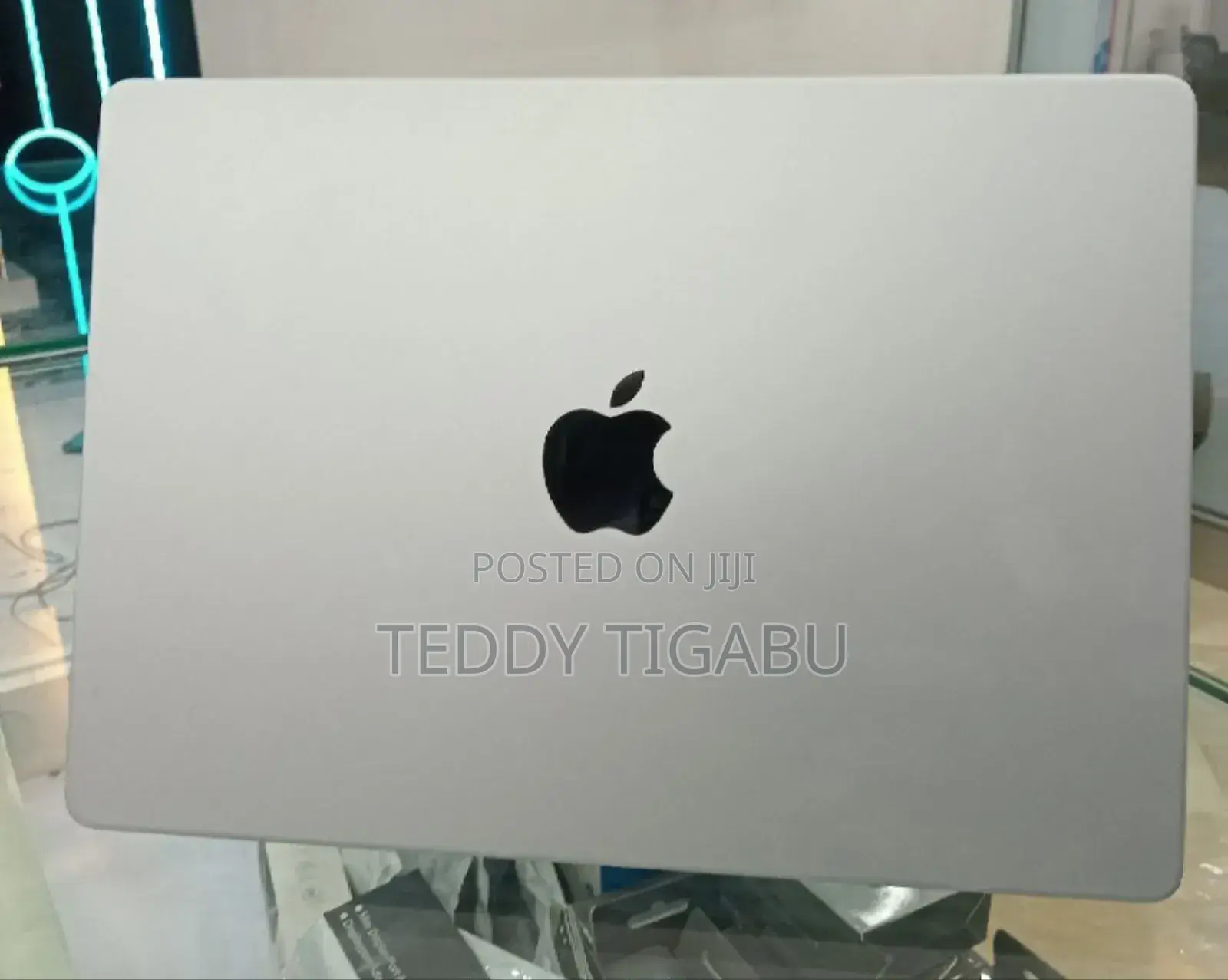 New Laptop Apple MacBook Pro 8GB Apple M3 SSD 512GB