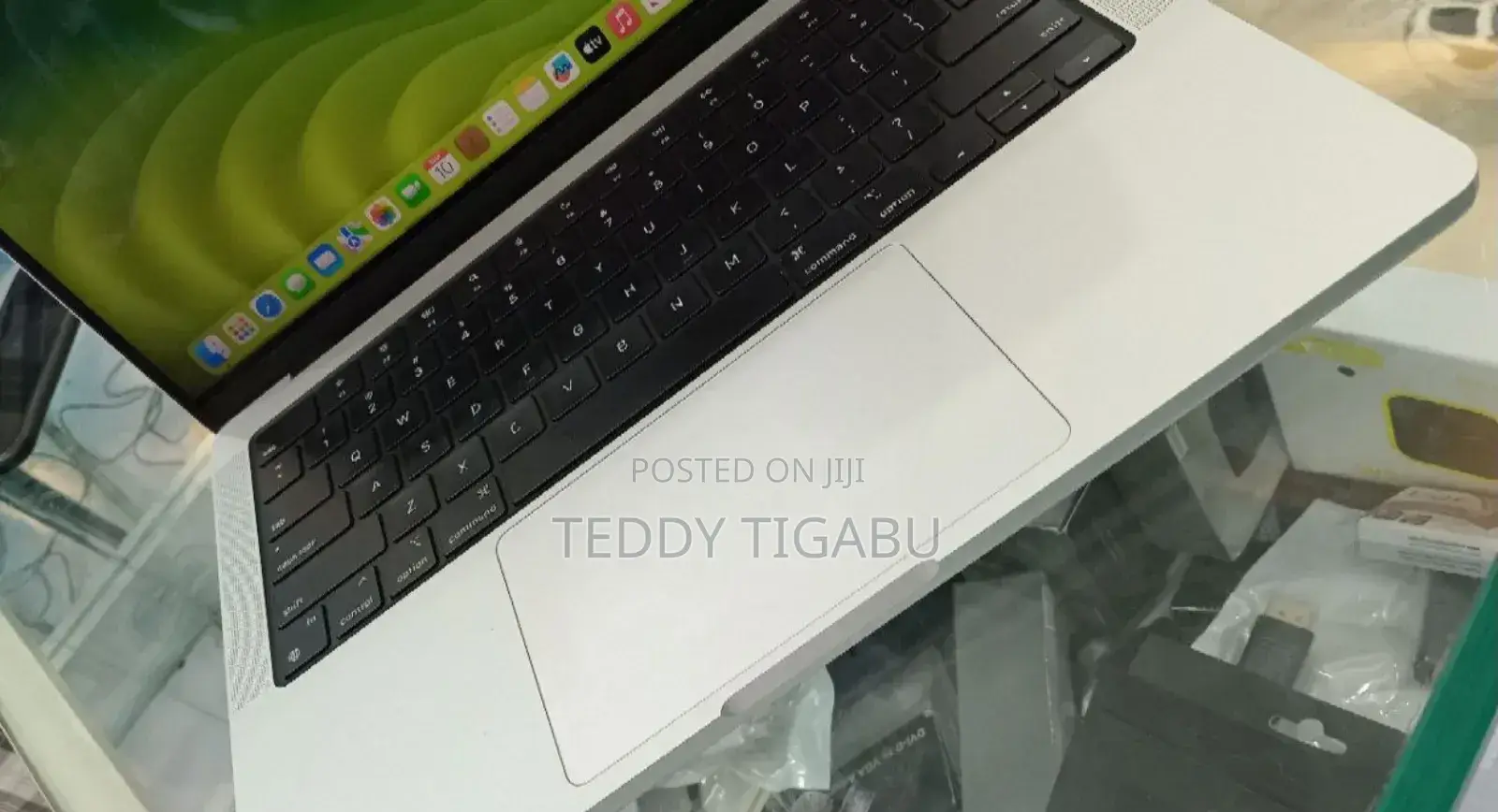 New Laptop Apple MacBook Pro 8GB Apple M3 SSD 512GB