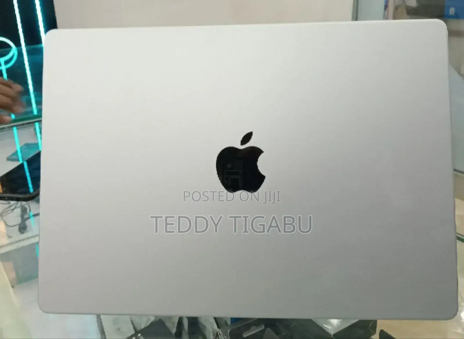 New Laptop Apple MacBook Pro 8GB Apple M3 SSD 512GB