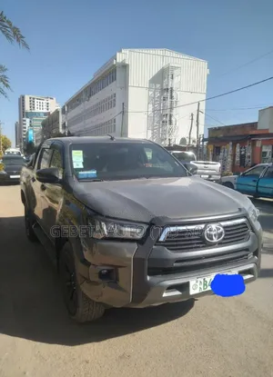 Photo - Toyota Hilux 2021 Silver