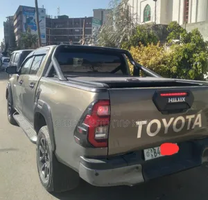 Toyota Hilux 2021 Silver