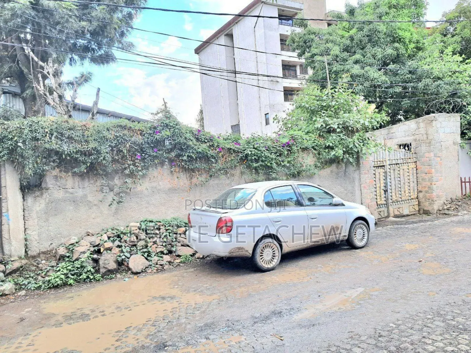 Megenagna Warehouse + Service House for Sale 405sqm