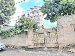 Megenagna Warehouse + Service House for Sale 405sqm