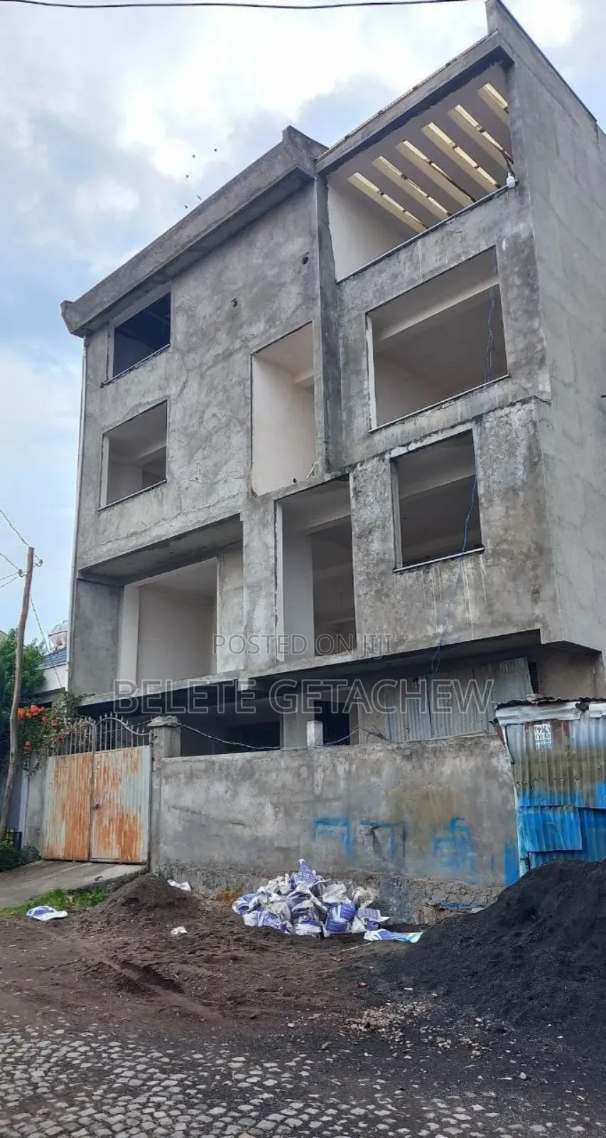 8bdrm House in Ayat Compound, G+3, Bole for sale