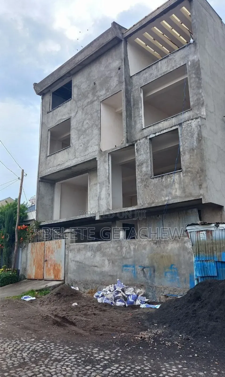 8bdrm House in Ayat Compound, G+3, Bole for sale