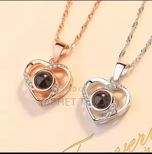 Photo - Female Heart Necklace, I Love You 100 Language Projection