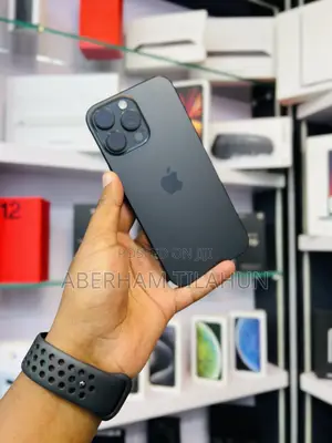 Photo - Apple iPhone 16 Pro Max 256 GB Black