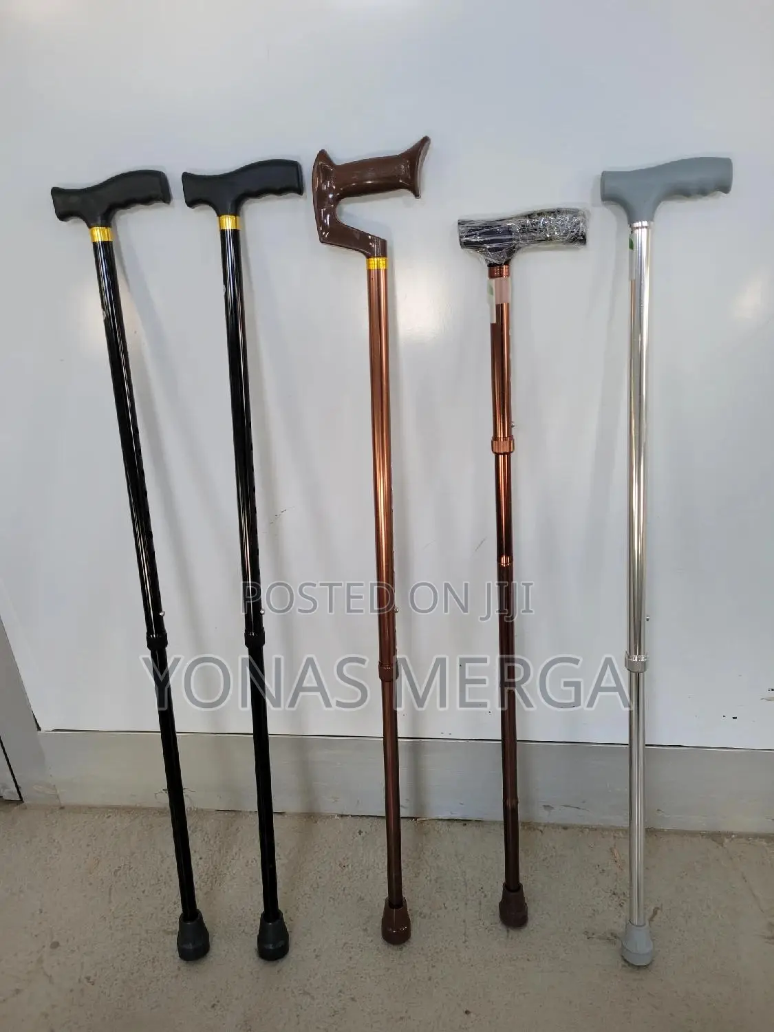 Walking Stick/Metal Body Plastic Handle for Elderly Needs