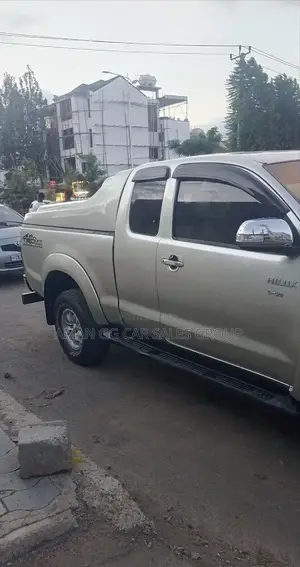 Photo - Toyota Hilux 2008 Silver
