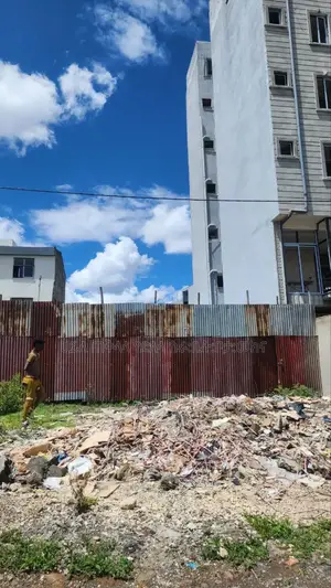 አያት አካባቢ 150 ካሬ.ሜትር የቦታ ሽያጭ