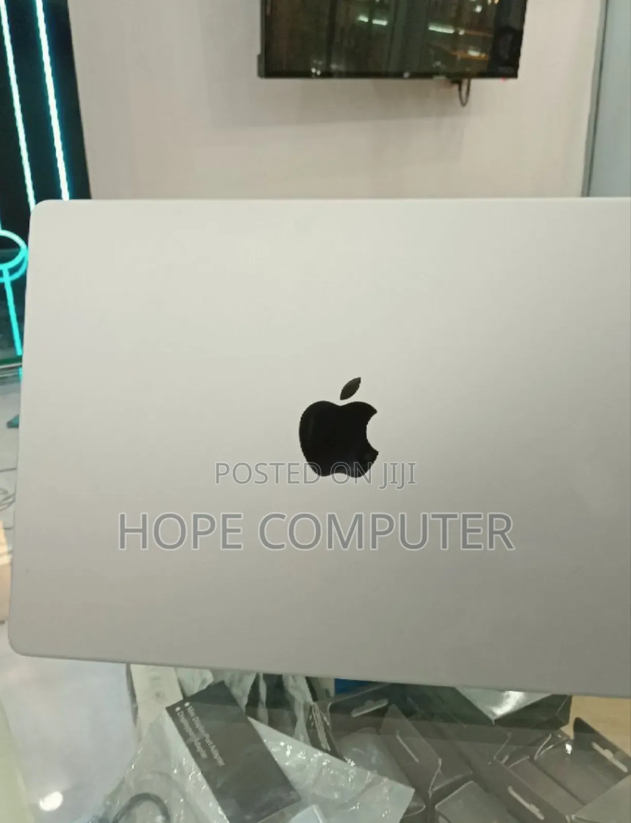 New Laptop Apple MacBook Pro 2023 M3 14-Inch 8GB Apple M3 Pro SSD 512GB