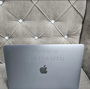 New Laptop Apple MacBook Pro 2017 16GB Intel Core I5 SSD 256GB