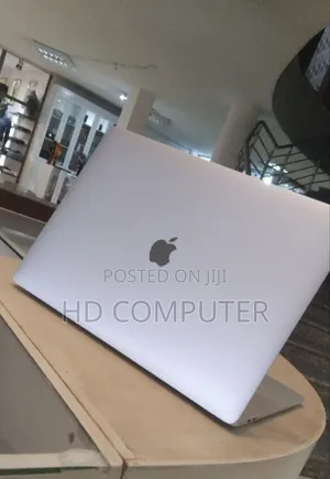 Photo - New Laptop Apple MacBook Pro 2017 16GB Intel Core I7 SSD 512GB