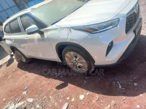 Photo - New Toyota Highlander Hybrid 2024 White