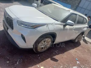 New Toyota Highlander Hybrid 2024 White