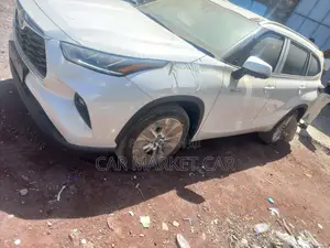 New Toyota Highlander Hybrid 2024 White