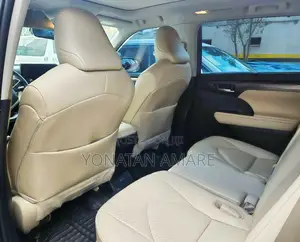 Toyota Highlander Hybrid 2023 Silver