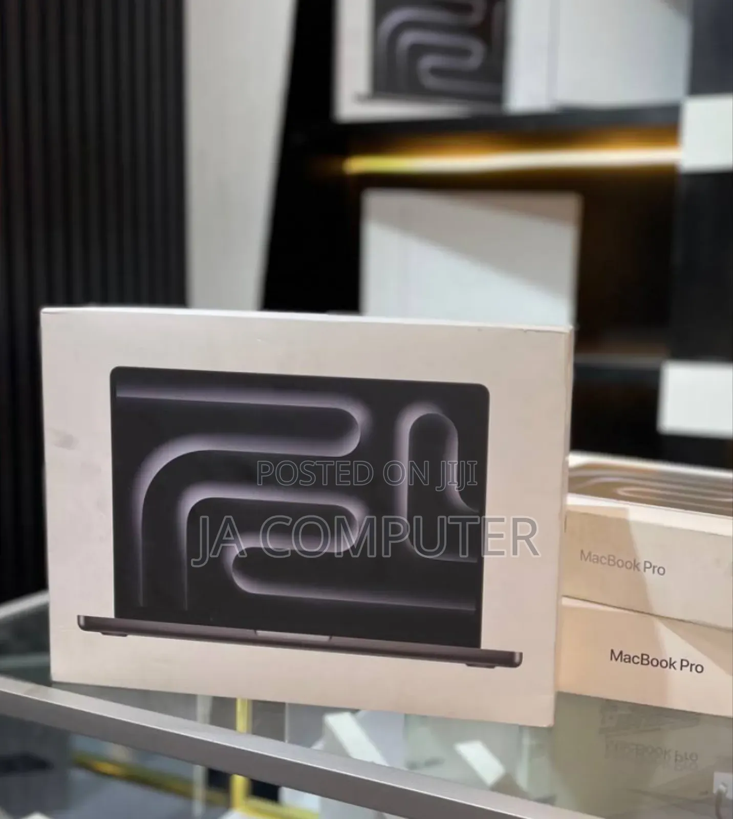 New Apple MacBook Pro 2024 M4 14-Inch 16GB Apple M4 Pro SSD 512GB