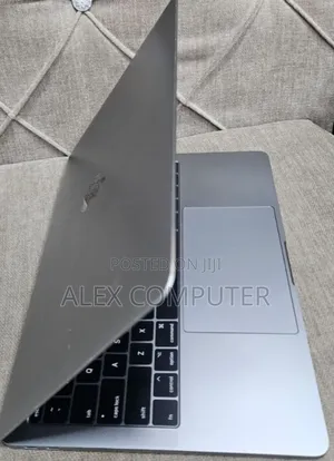 New Laptop Apple MacBook Pro 2017 16GB Intel Core I5 SSD 256GB